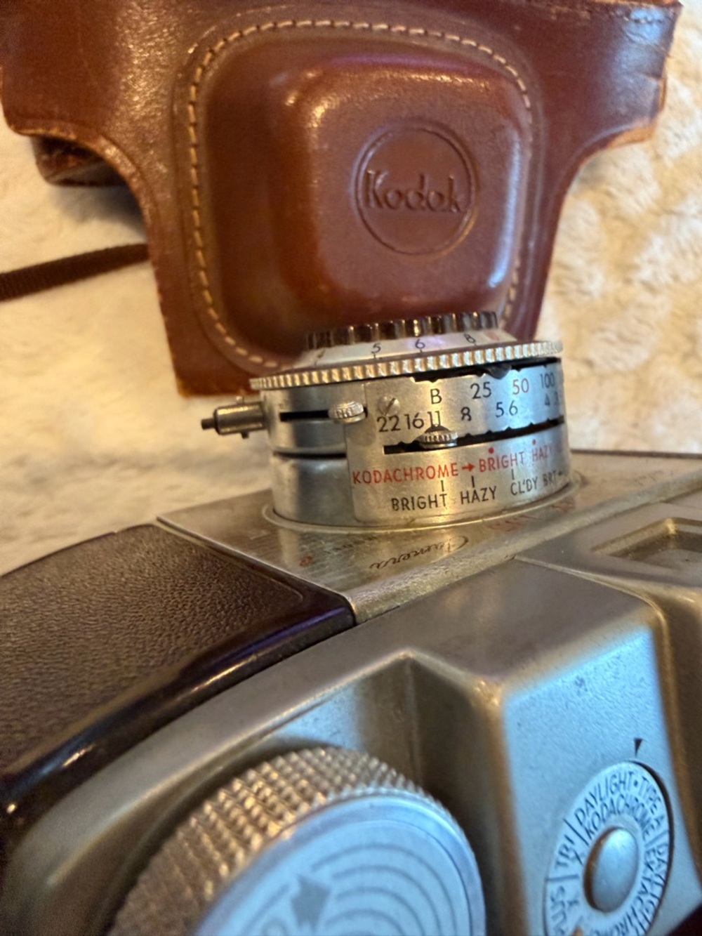 VINTAGE KODAK PONY 135 MODEL C CAMERA W/BRN LEATHER CASE POOR COND. UNTESTED - Picture 9 of 14